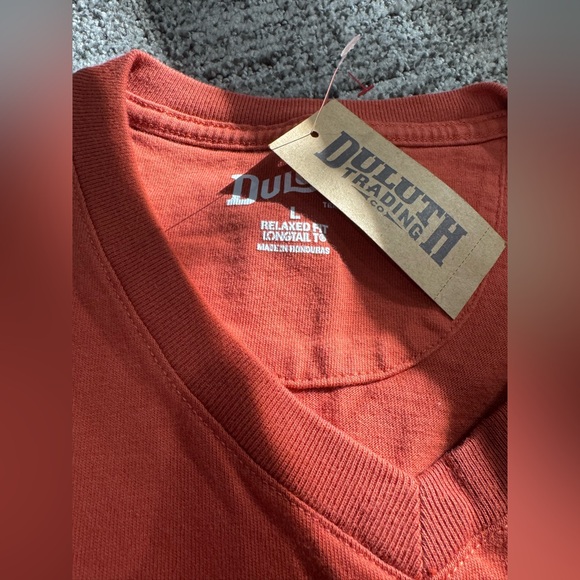 NWT Duluth Trading Mens Longtail‎ Relaxed V Neck Short Sleeve T Shirt L Orange - Picture 3 of 6